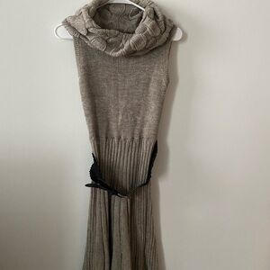 Sioni Sleeveless Knit Grey Dress with Cowl Neck